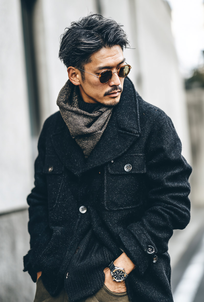 冬のコートと時計